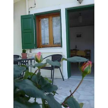 Milia * Áyios Nikítas